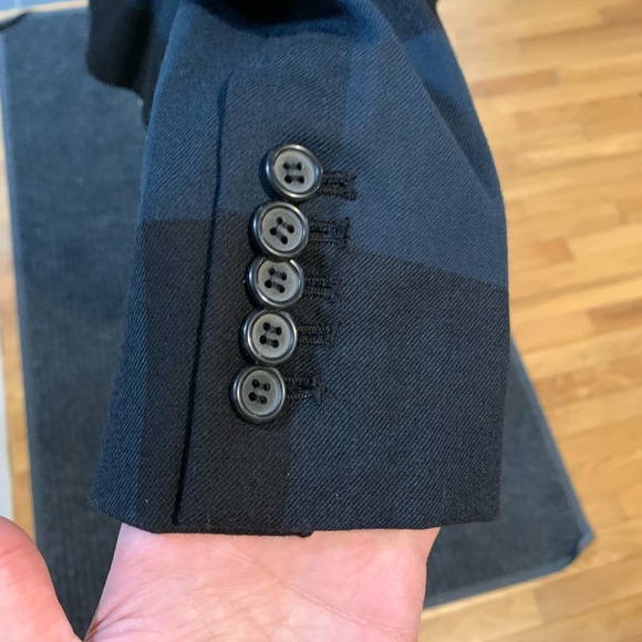 Elizabeth & James Navy/black Buffalo Plaid 3/4 sleeve crop blazer, Size 6 - Picture 9 of 10